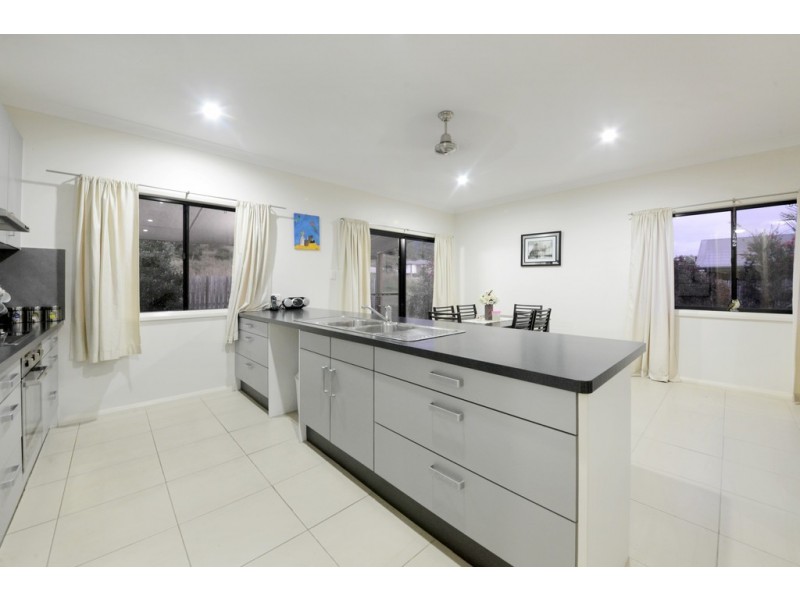 2/59 South Molle Boulevard, Cannonvale QLD 4802