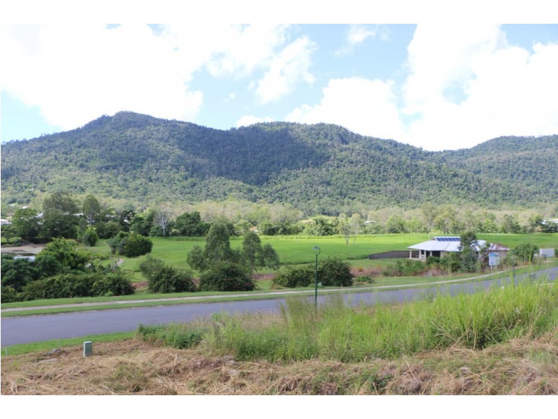 8 Parker Road, Cannonvale QLD 4802