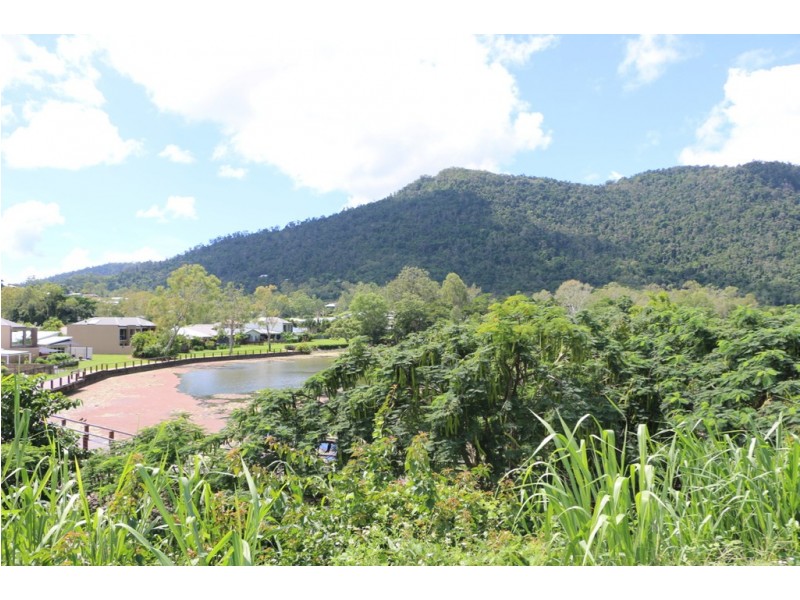 8 Parker Road, Cannonvale QLD 4802