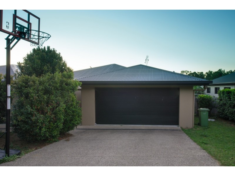 2/1 Ryben Court, Cannonvale QLD 4802