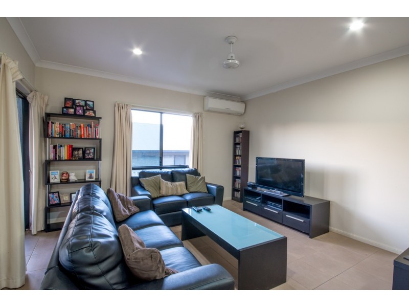 2/1 Ryben Court, Cannonvale QLD 4802