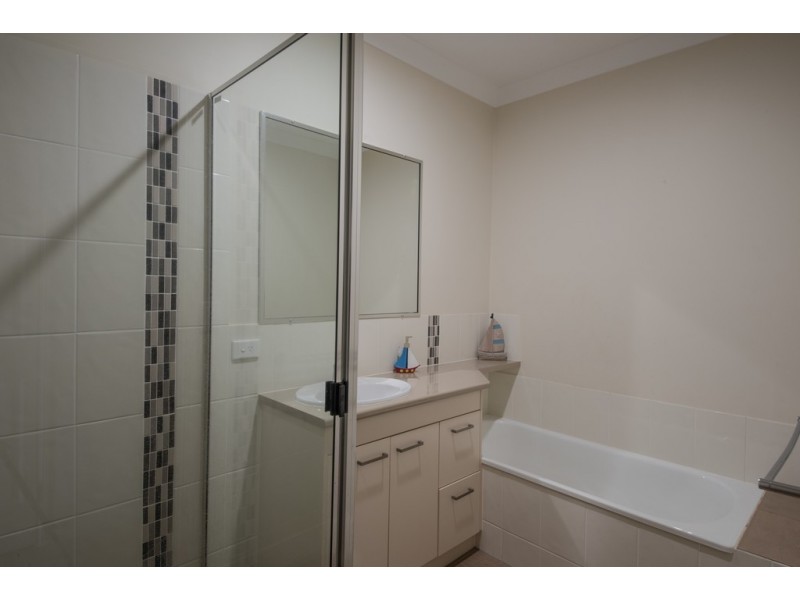 2/1 Ryben Court, Cannonvale QLD 4802