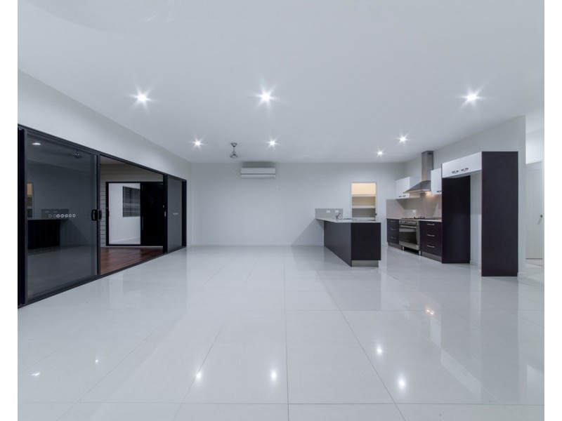 7 Scarlet Gum Crescent, Cannonvale QLD 4802