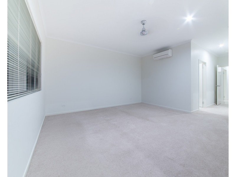 7 Scarlet Gum Crescent, Cannonvale QLD 4802