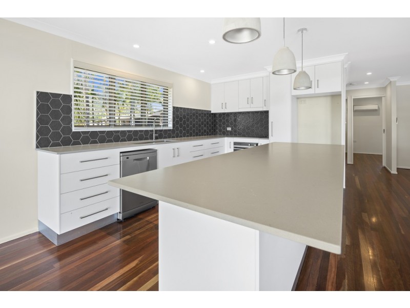 11 Palm Drive, Cannonvale QLD 4802