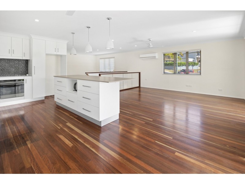 11 Palm Drive, Cannonvale QLD 4802