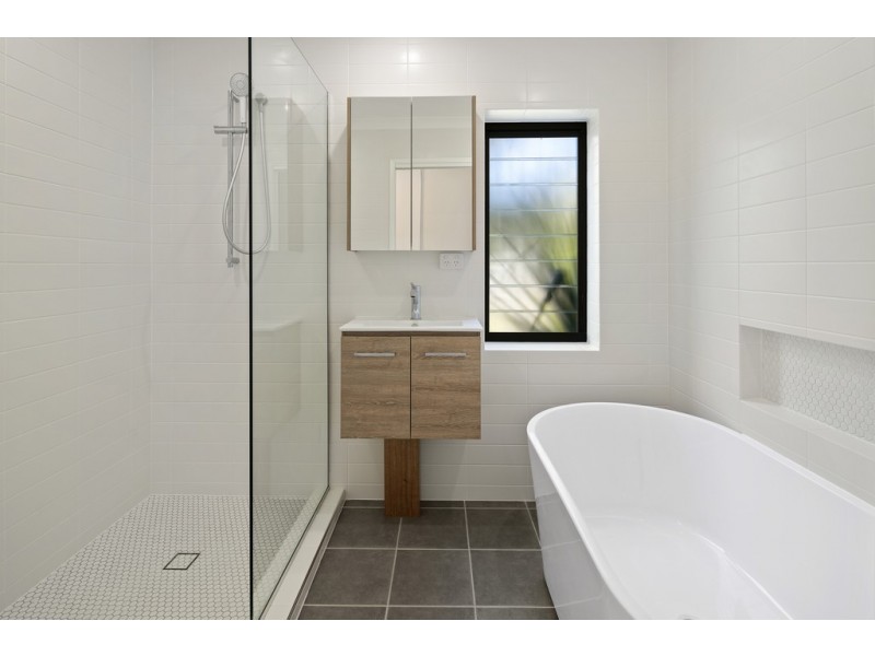 11 Palm Drive, Cannonvale QLD 4802