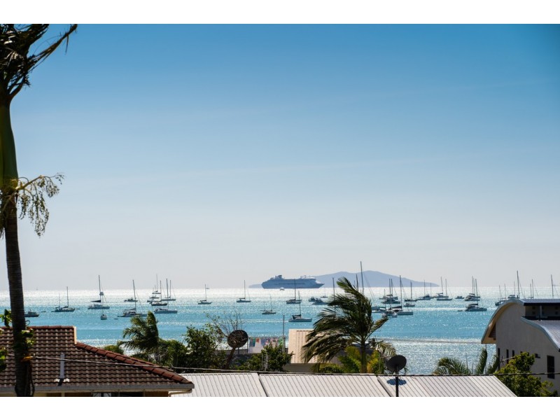 11 Palm Drive, Cannonvale QLD 4802