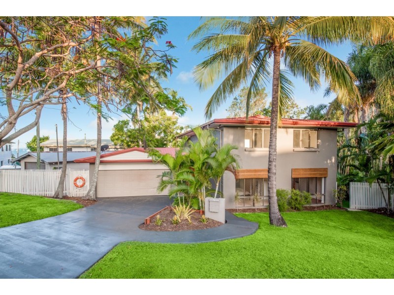 11 Palm Drive, Cannonvale QLD 4802