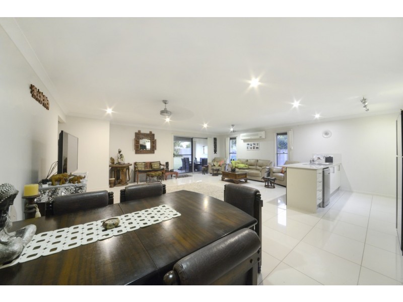 75 Parker Road, Cannonvale QLD 4802