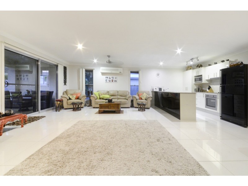 75 Parker Road, Cannonvale QLD 4802