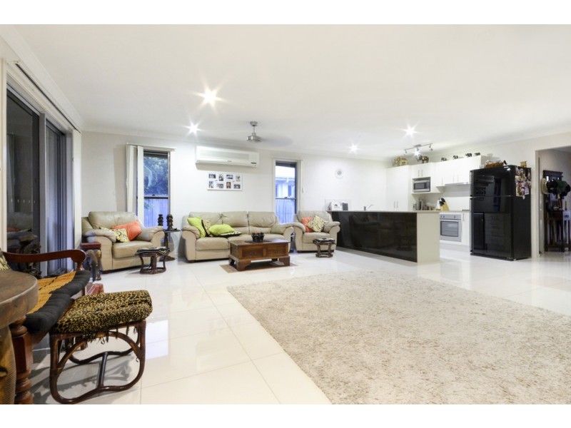 75 Parker Road, Cannonvale QLD 4802