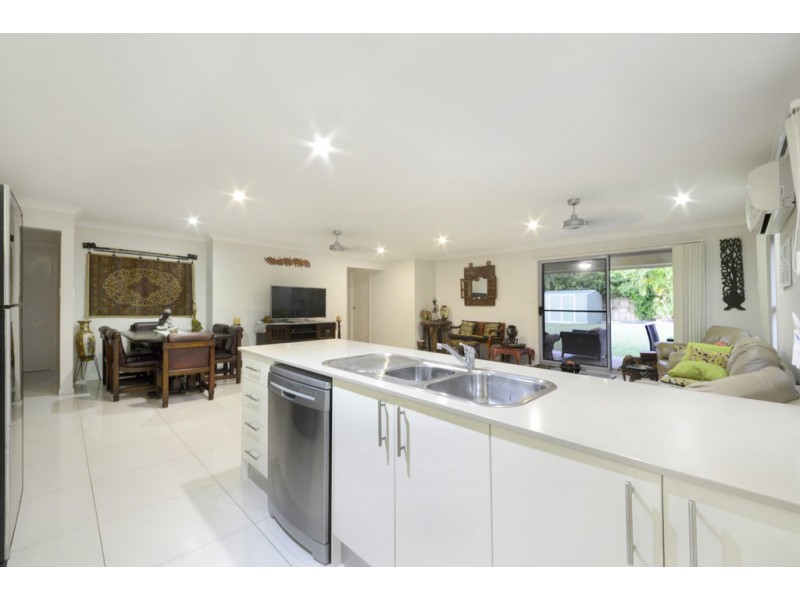 75 Parker Road, Cannonvale QLD 4802