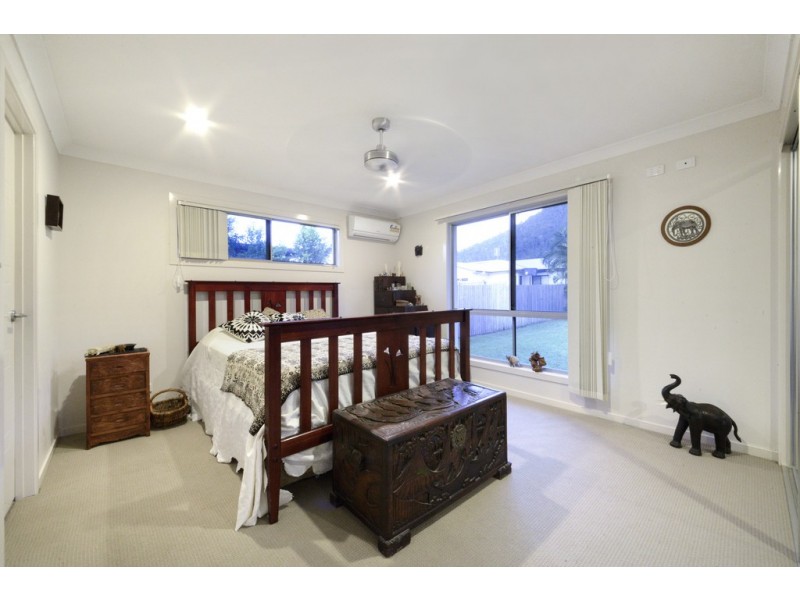 75 Parker Road, Cannonvale QLD 4802