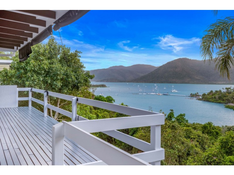 4 Harbour Avenue, Shute Harbour QLD 4802