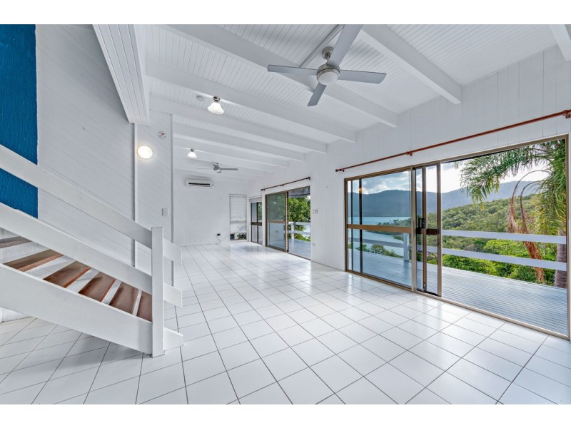 4 Harbour Avenue, Shute Harbour QLD 4802