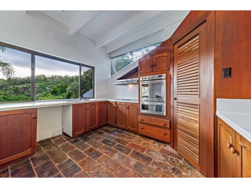 4 Harbour Avenue, Shute Harbour QLD 4802