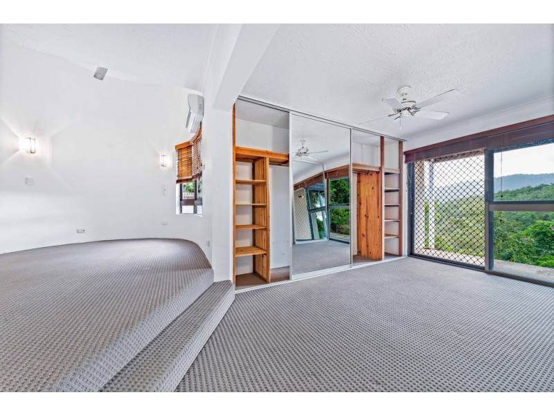 4 Harbour Avenue, Shute Harbour QLD 4802