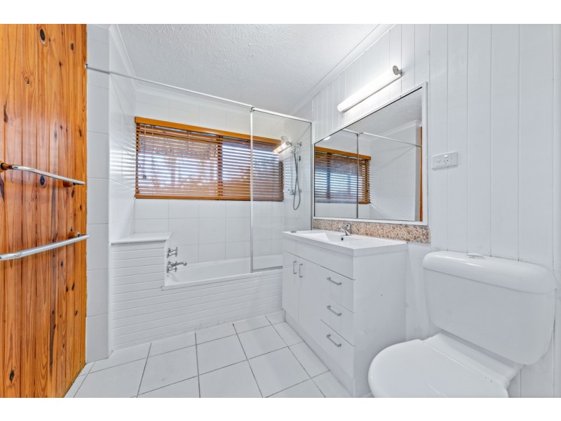 4 Harbour Avenue, Shute Harbour QLD 4802