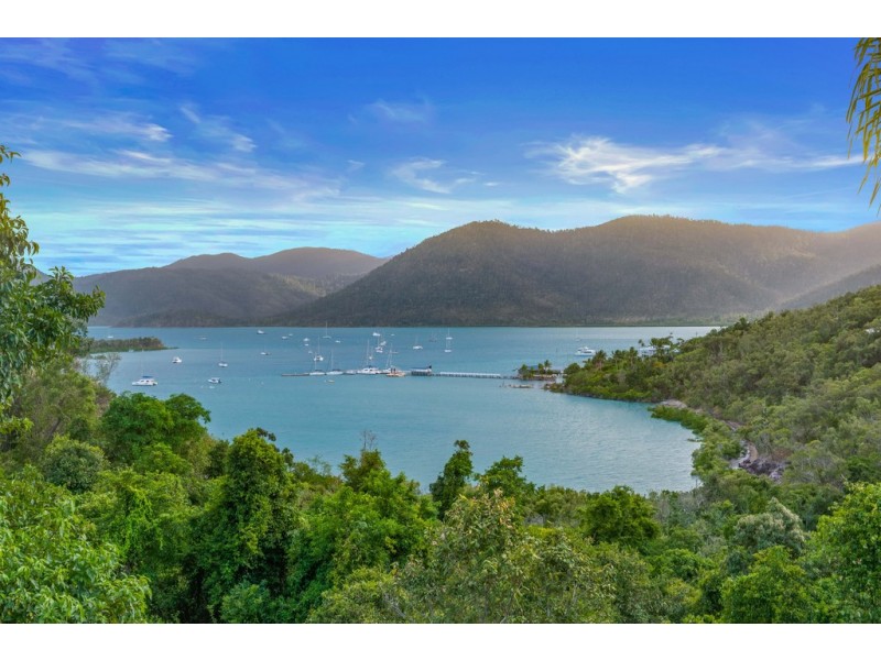 4 Harbour Avenue, Shute Harbour QLD 4802