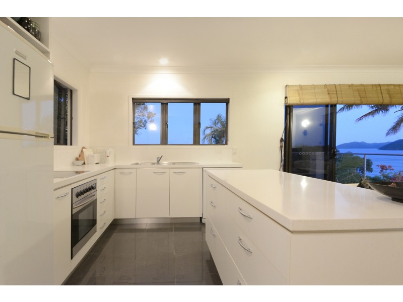6 Shutehaven Close, Shute Harbour QLD 4802