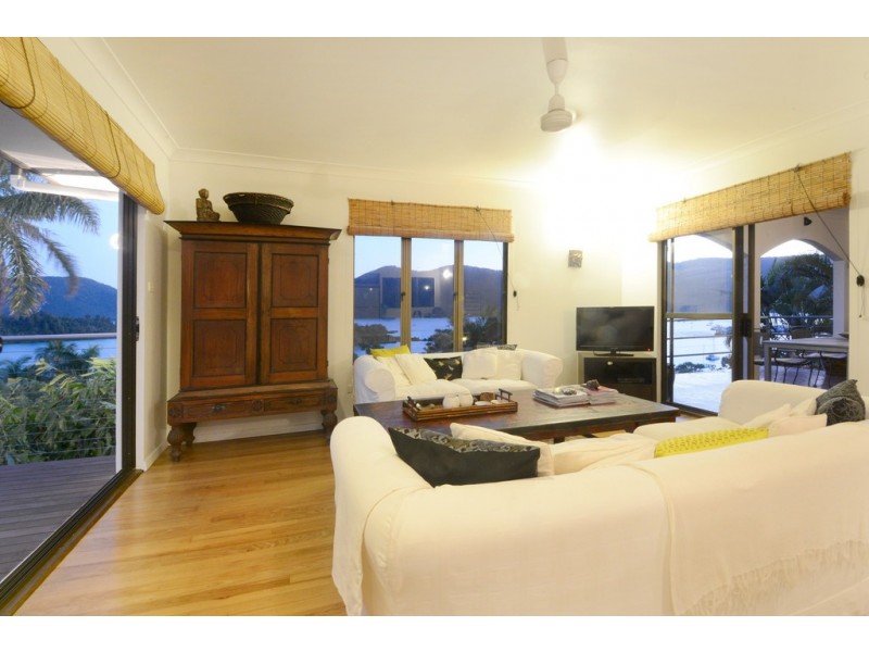 6 Shutehaven Close, Shute Harbour QLD 4802
