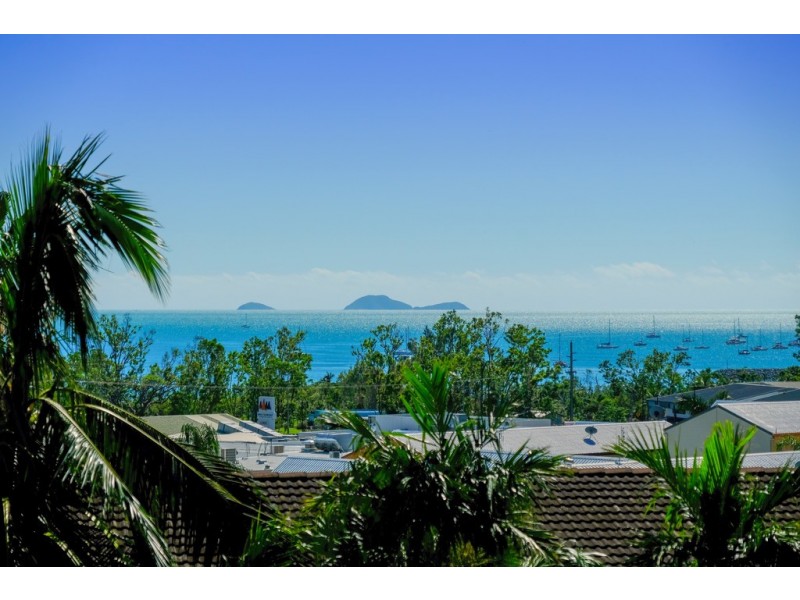 104/2 Eshelby Drive, Cannonvale QLD 4802