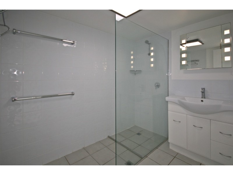 104/2 Eshelby Drive, Cannonvale QLD 4802