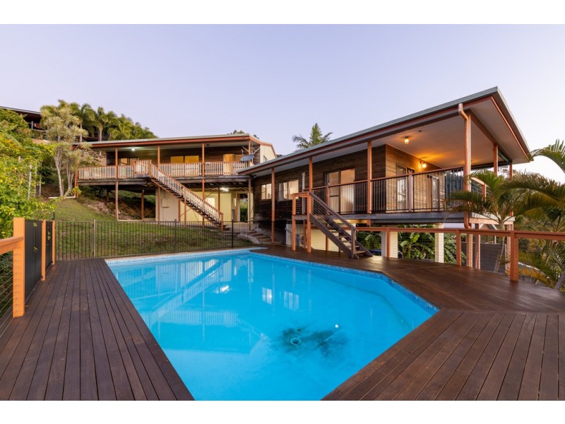 4 Woodwark Crescent, Cannonvale QLD 4802