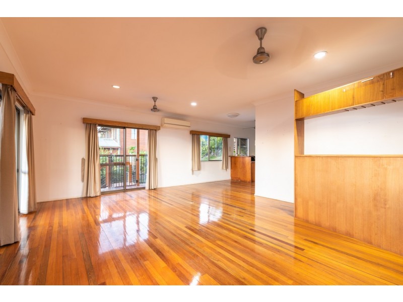 4 Woodwark Crescent, Cannonvale QLD 4802