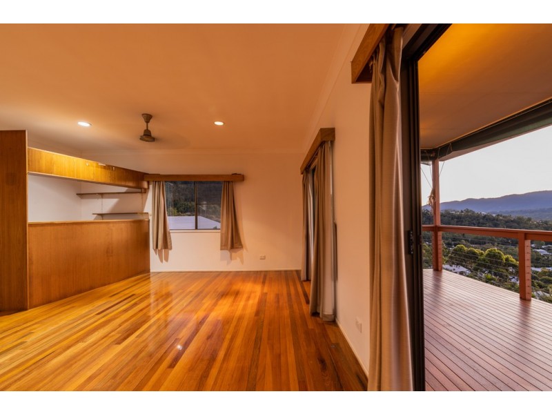 4 Woodwark Crescent, Cannonvale QLD 4802