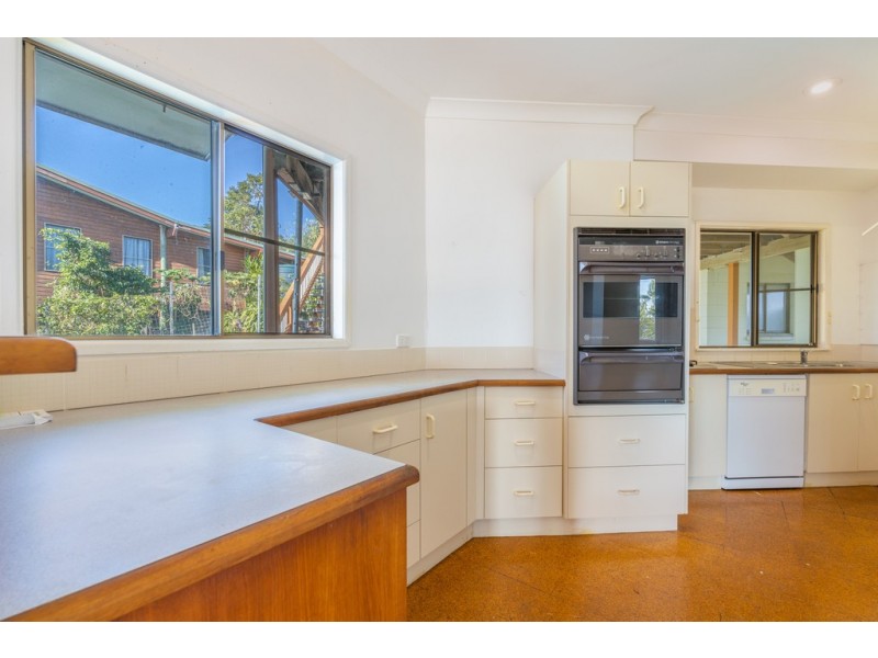 4 Woodwark Crescent, Cannonvale QLD 4802