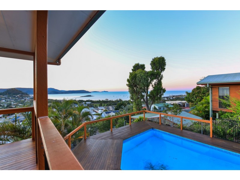 4 Woodwark Crescent, Cannonvale QLD 4802