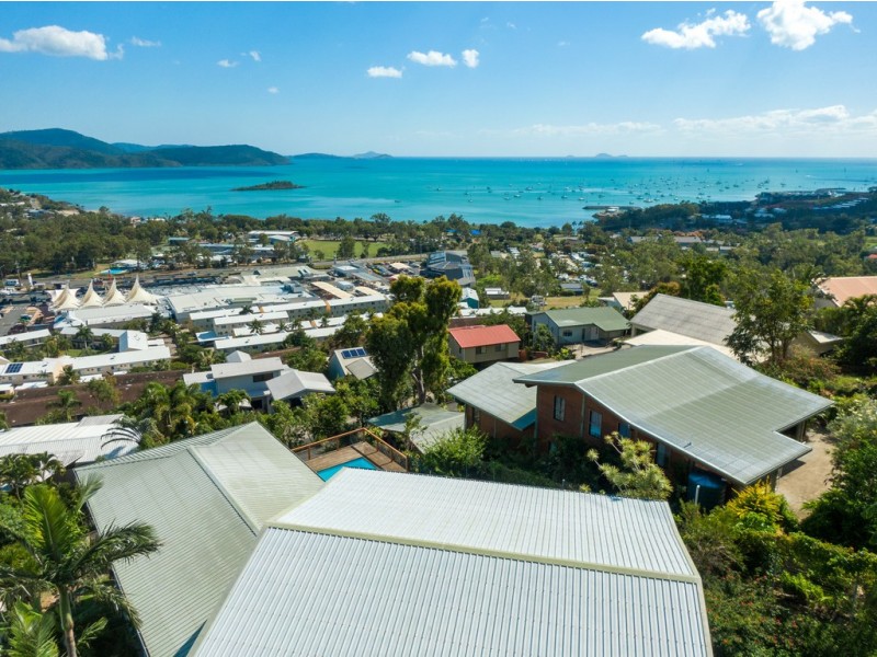 4 Woodwark Crescent, Cannonvale QLD 4802