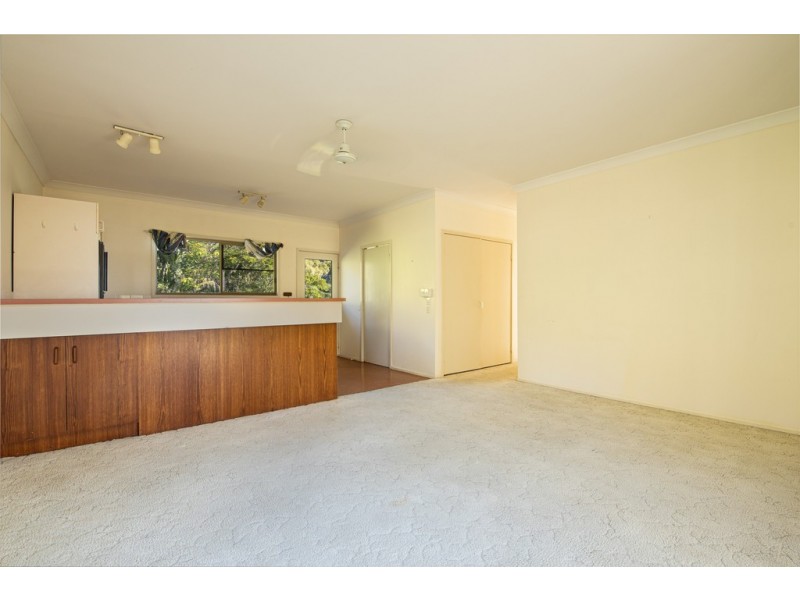 4 Woodwark Crescent, Cannonvale QLD 4802