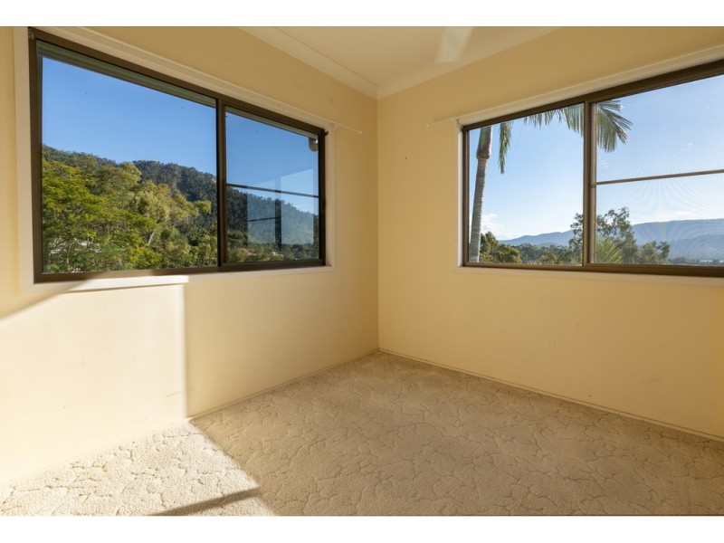 4 Woodwark Crescent, Cannonvale QLD 4802