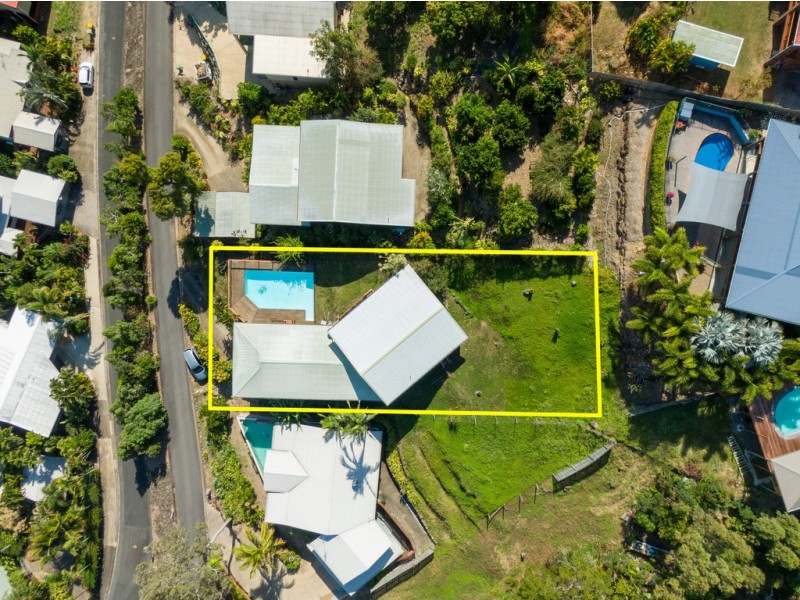 4 Woodwark Crescent, Cannonvale QLD 4802