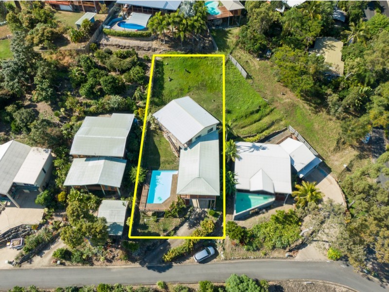 4 Woodwark Crescent, Cannonvale QLD 4802