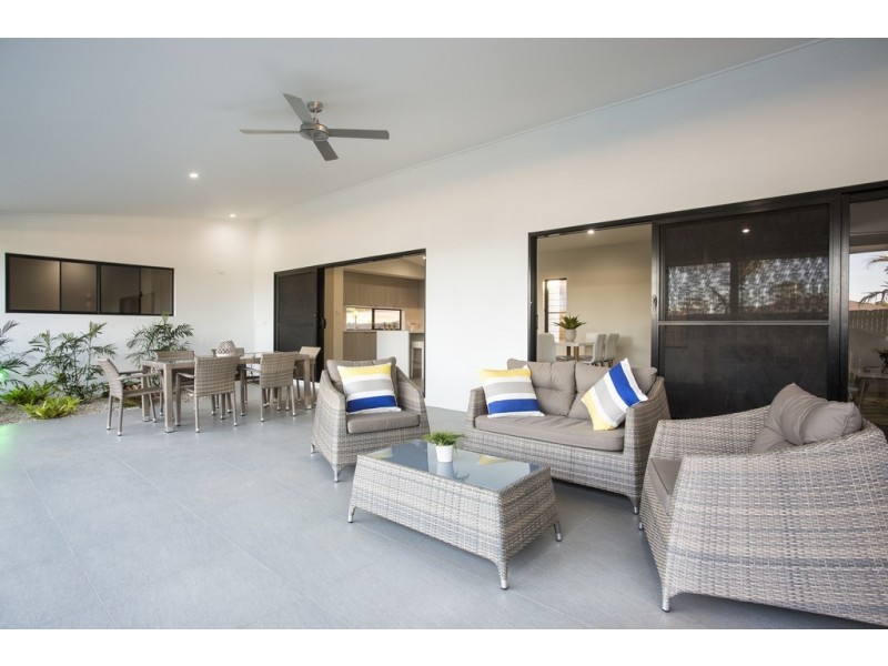 32 Stanley Drive, Cannonvale QLD 4802