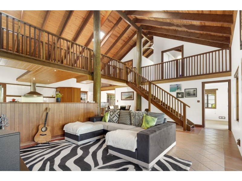 6 Harbour Avenue, Shute Harbour QLD 4802