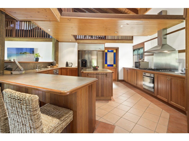 6 Harbour Avenue, Shute Harbour QLD 4802