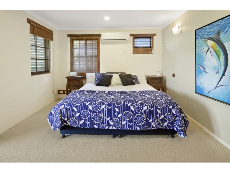 6 Harbour Avenue, Shute Harbour QLD 4802