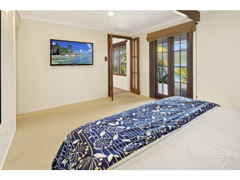 6 Harbour Avenue, Shute Harbour QLD 4802