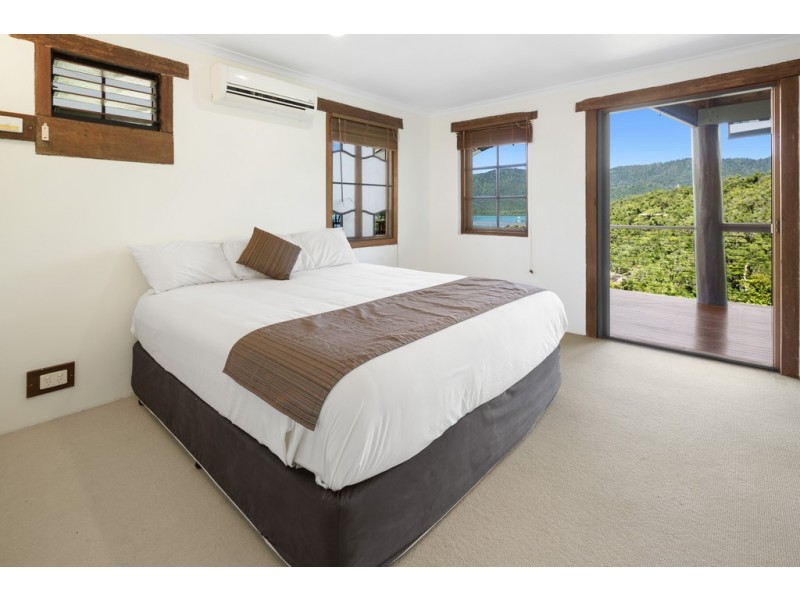 6 Harbour Avenue, Shute Harbour QLD 4802