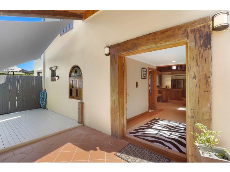 6 Harbour Avenue, Shute Harbour QLD 4802