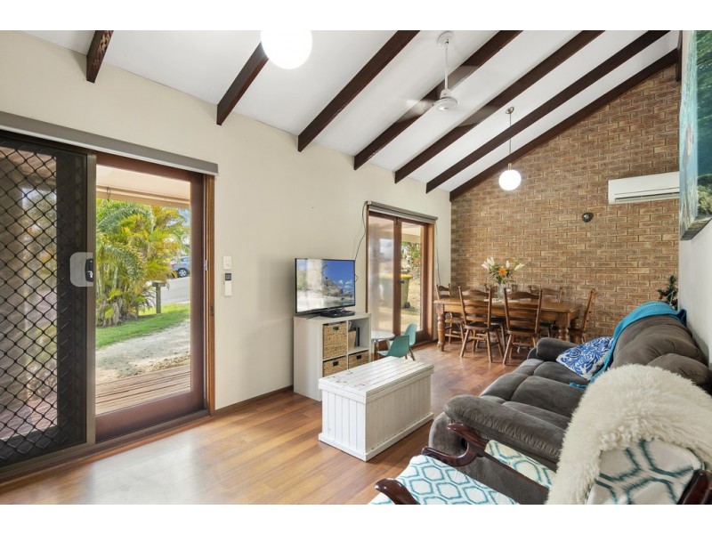 10 Macarthur Drive, Cannonvale QLD 4802