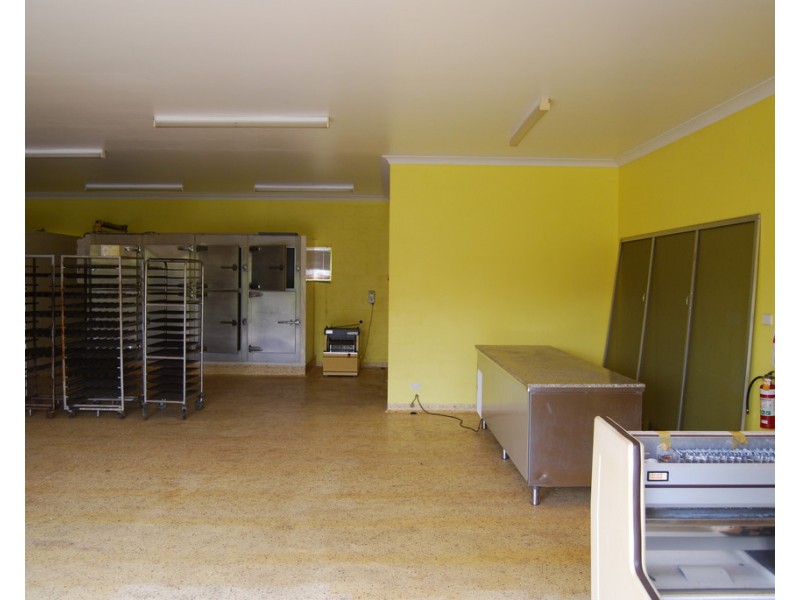 4 Commerce Close, Cannonvale QLD 4802