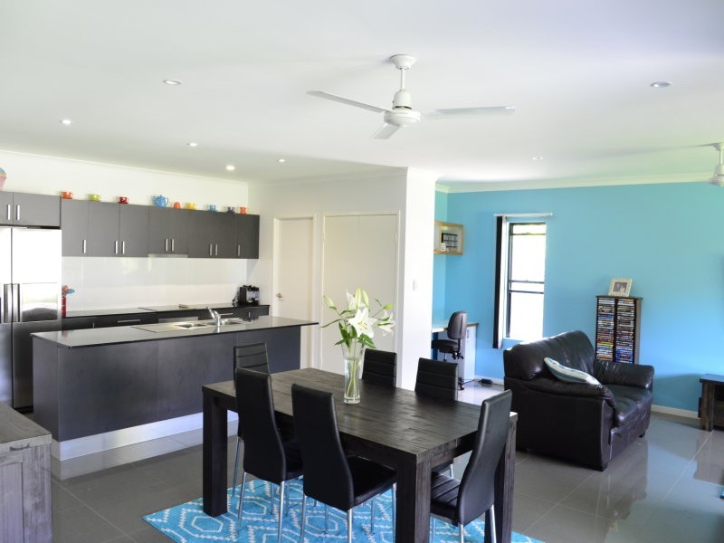 6 Twin Creek Court, Cannonvale QLD 4802