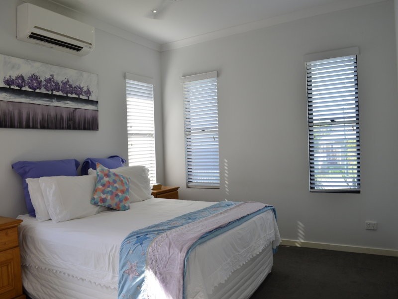 6 Twin Creek Court, Cannonvale QLD 4802