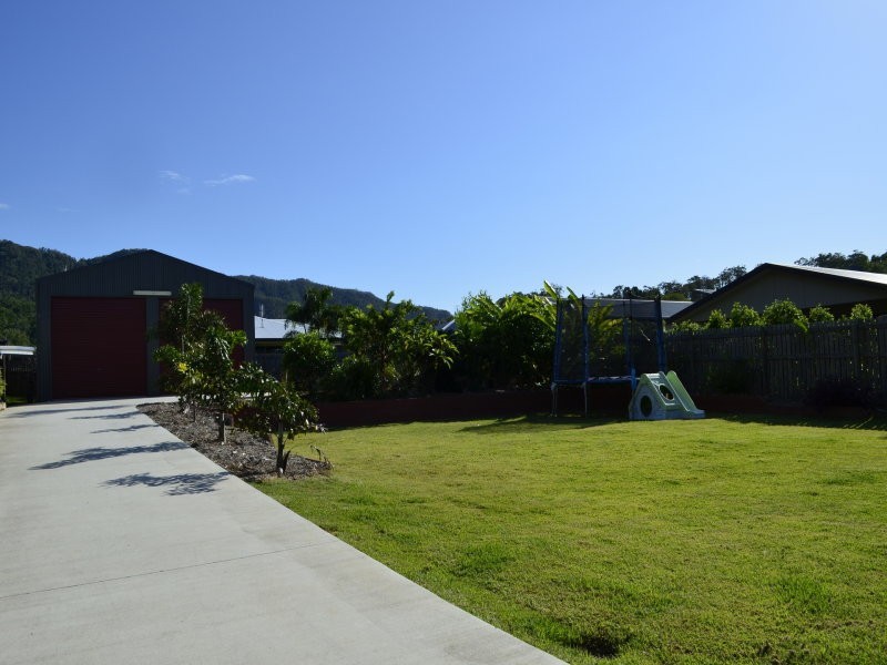 6 Twin Creek Court, Cannonvale QLD 4802